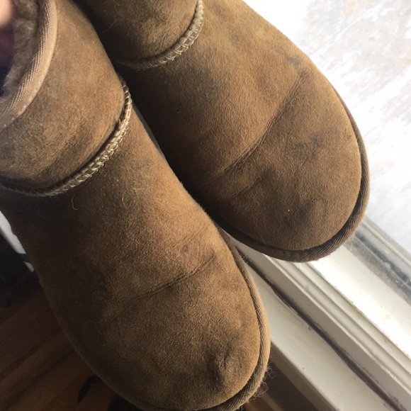 UGGS 🌿 - Picture 2 of 4